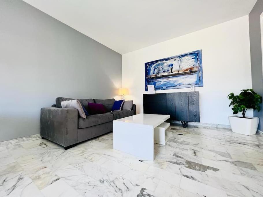 Le Pinede - Apt 4 Prs- Parking - Clim - 500M Plages Antibes Exterior foto